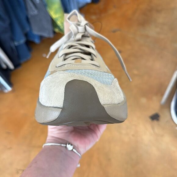 Jordan sneakers  - Picture 2 of 6